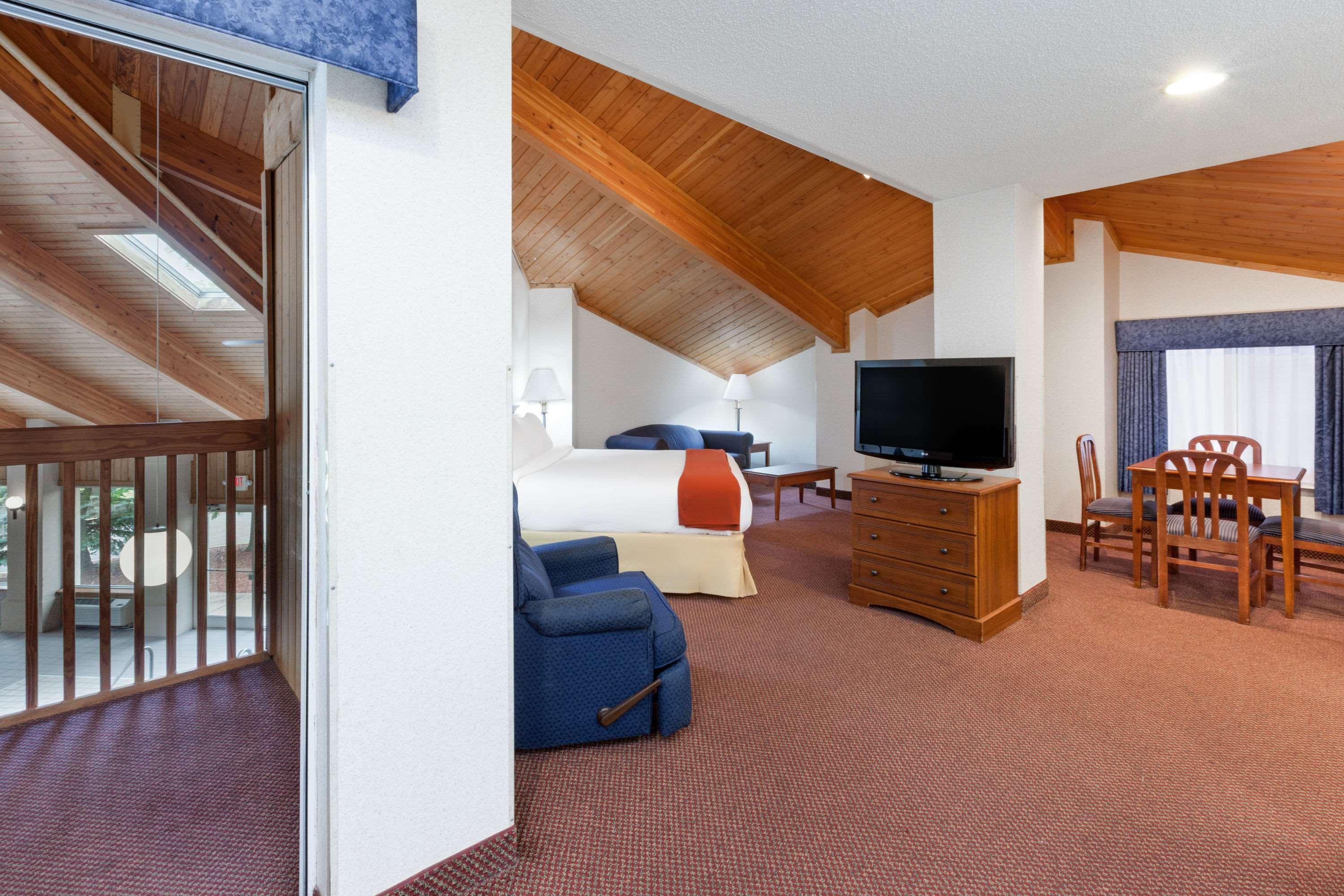 Baymont By Wyndham Howell/Brighton Exteriér fotografie